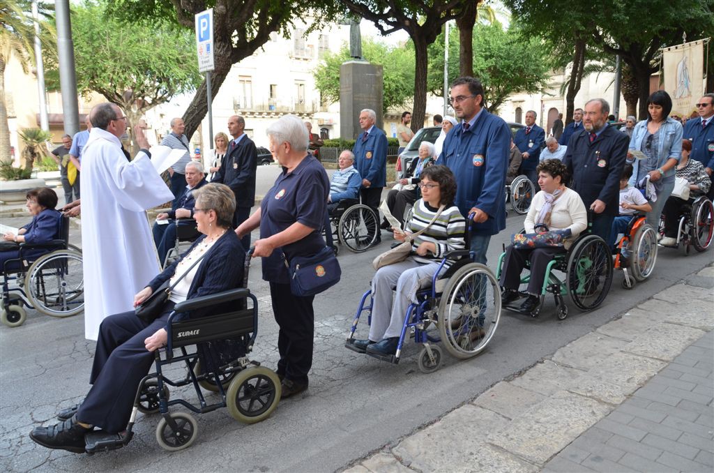 Giubileo-dei-malati-i-disabili-in-processione