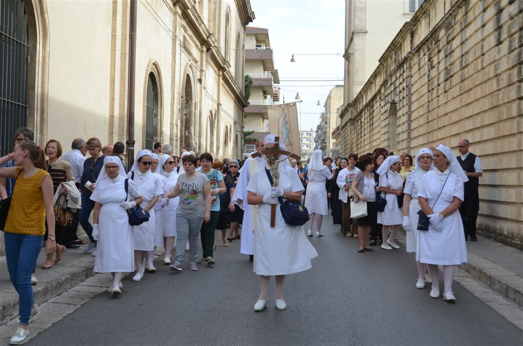 Giubileo-dei-malati-la-processione