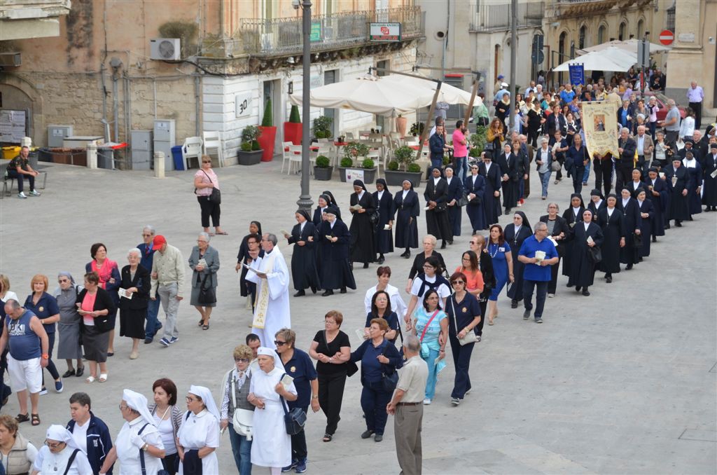 Giubileo-dei-malati-la-processione-in-piazza-San-Giovanni